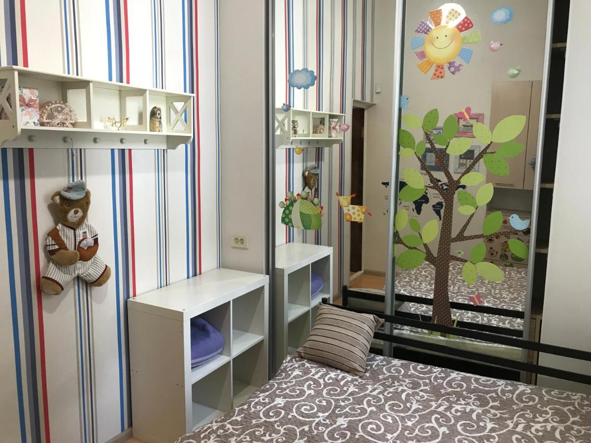 Apartment Near Deribasovskaya Одеса Екстериор снимка
