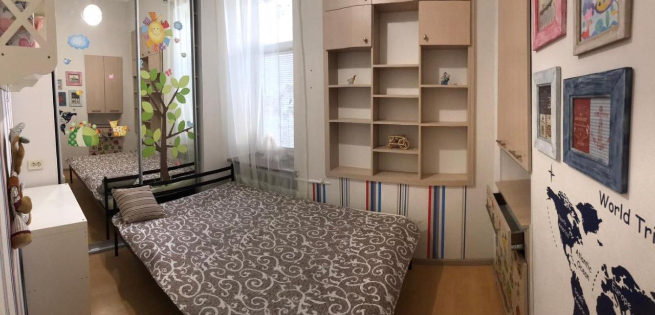 Apartment Near Deribasovskaya Одеса Екстериор снимка