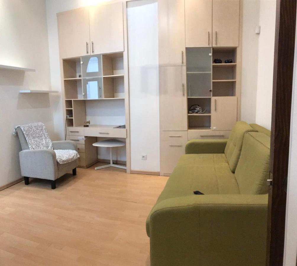 Apartment Near Deribasovskaya Одеса Екстериор снимка